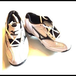 BRAND NEW mizuno metal softball cleats